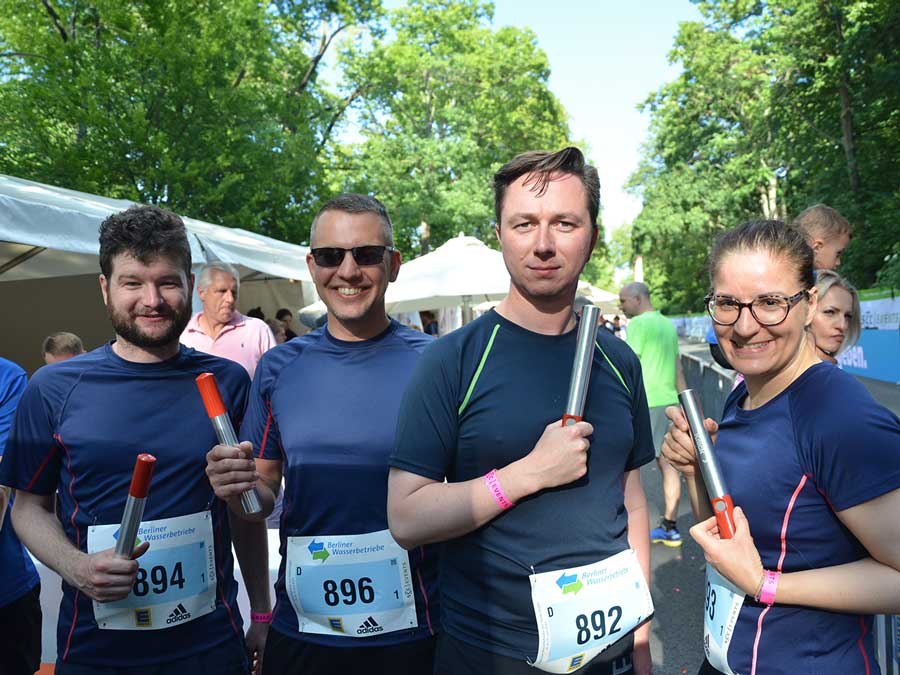Five times five times five results in running fun with team spirit and beaming photo smile